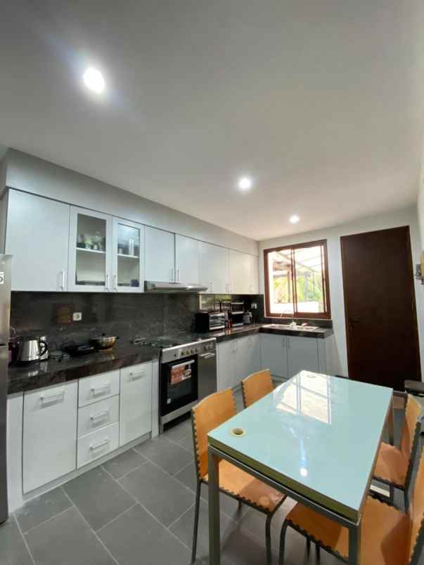 dijual rumah jl matahari barat pisangan