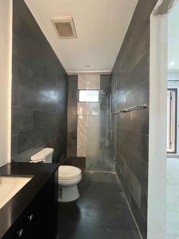 dijual rumah jl matahari barat pisangan