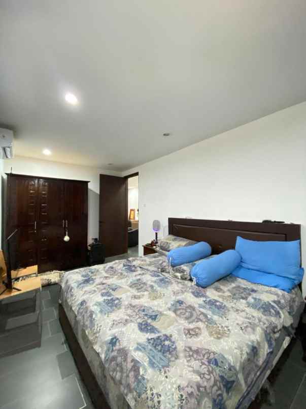 dijual rumah jl matahari barat pisangan