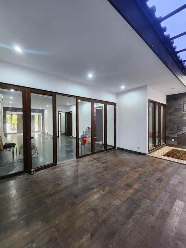 dijual rumah jl matahari barat pisangan