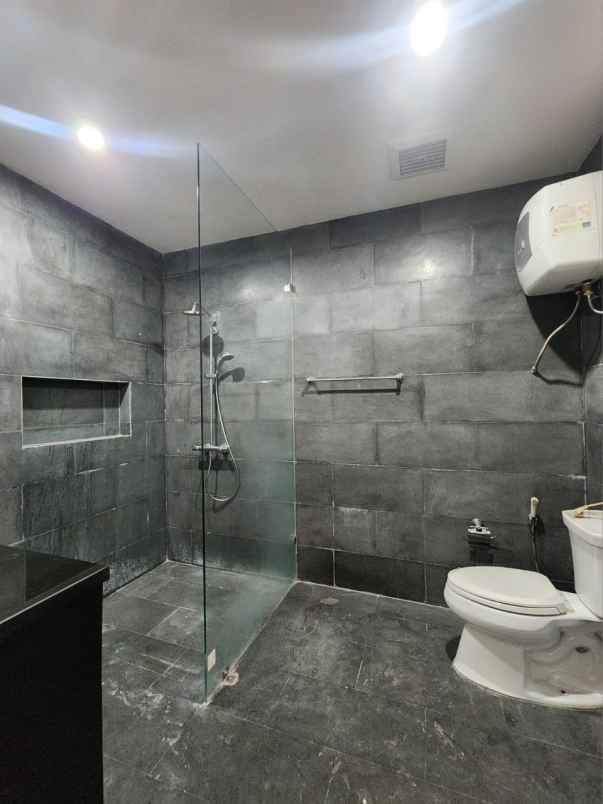 dijual rumah jl matahari barat pisangan