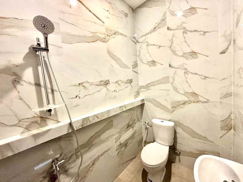 dijual rumah jl mustika jaya bekasi