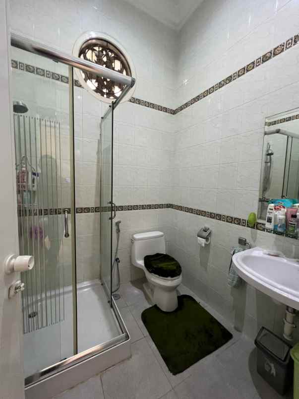 dijual rumah jl pedurenan cisalak