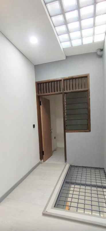 dijual rumah jl pondok kelapa duren