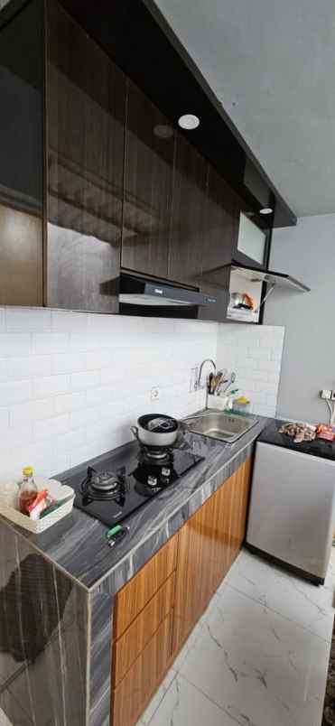 dijual rumah jl putri tunggal