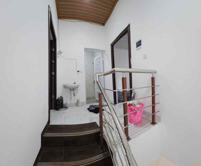 dijual rumah jl putri tunggal