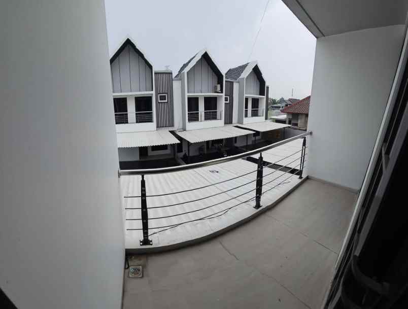 dijual rumah jl putri tunggal