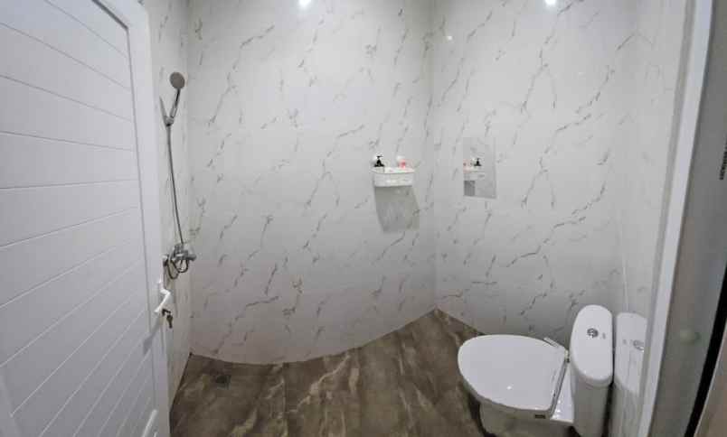 dijual rumah jl putri tunggal