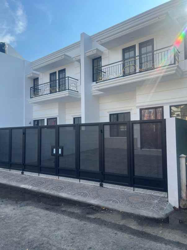 dijual rumah jl raya jati makmur