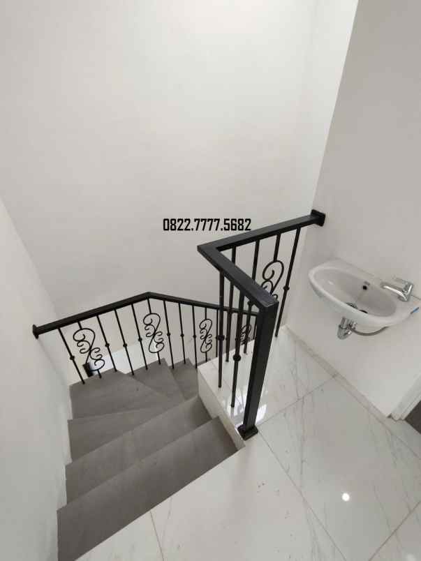 dijual rumah jl raya leuwinanggung kec