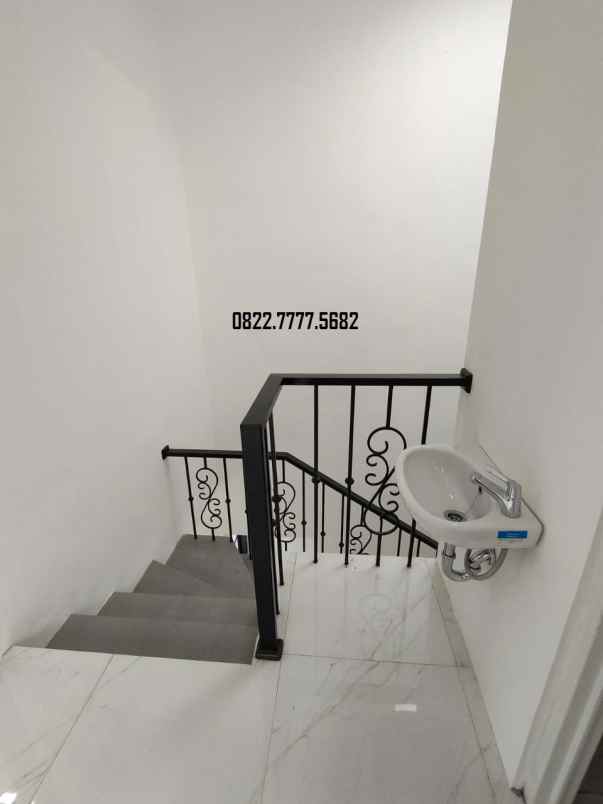 dijual rumah jl raya leuwinanggung kec