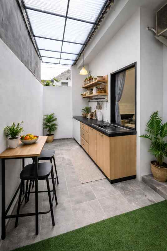 dijual rumah jl raya megu kel cempaka