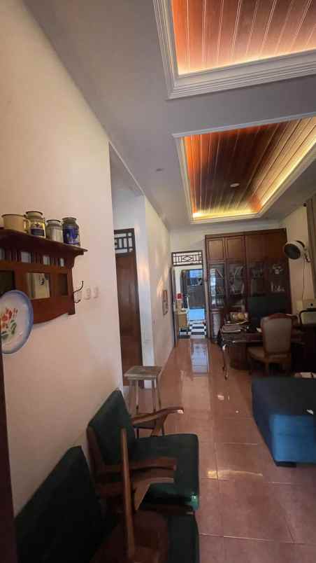 dijual rumah jl raya sukatani