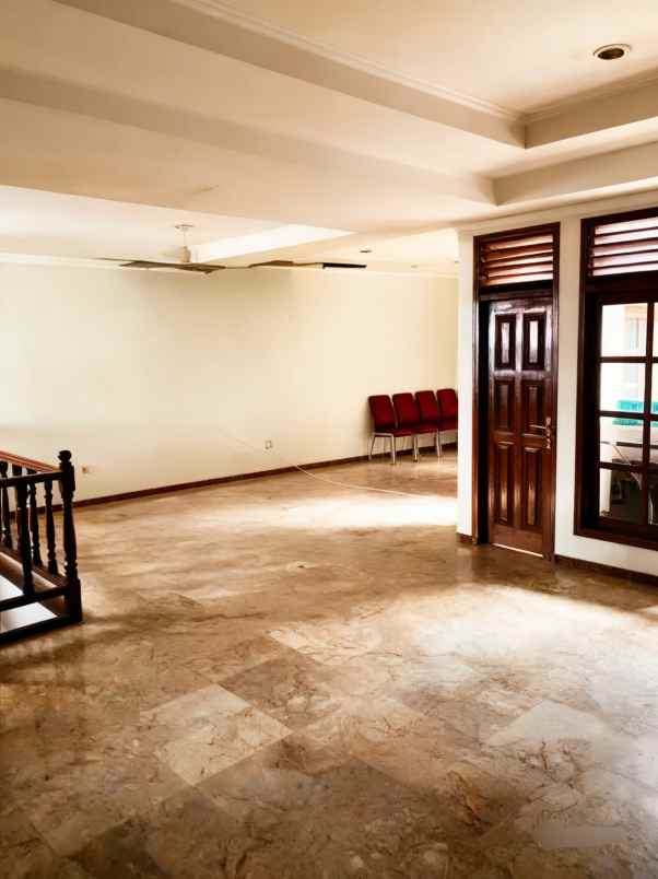 dijual rumah jl setia jatiwaringin