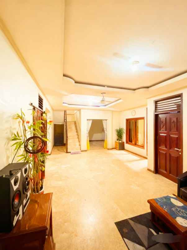 dijual rumah jl setia jatiwaringin