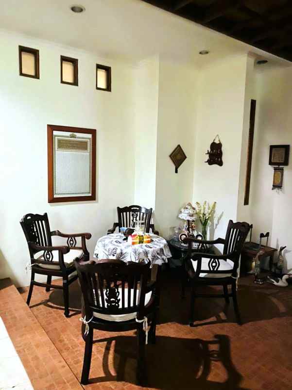 dijual rumah jl setrasari