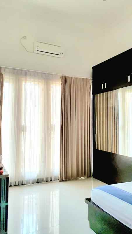 dijual rumah jl sutorejo