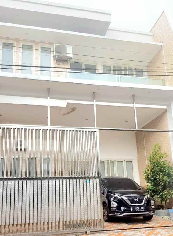 dijual rumah jl sutorejo