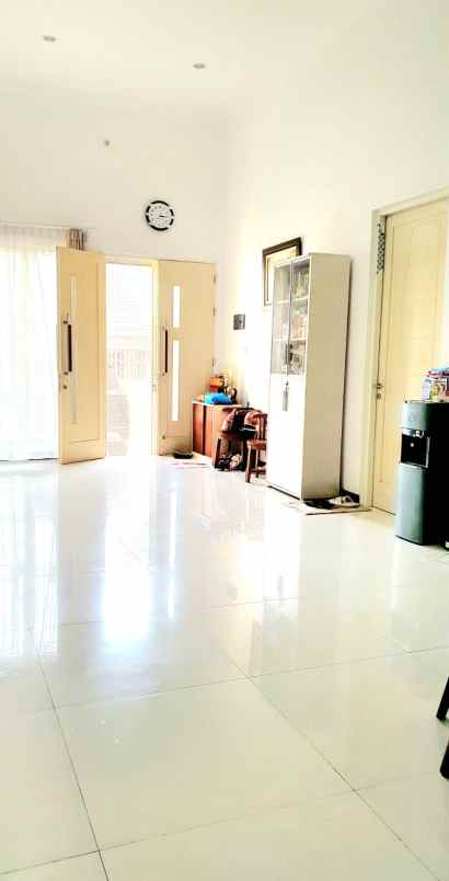 dijual rumah jl sutorejo utara