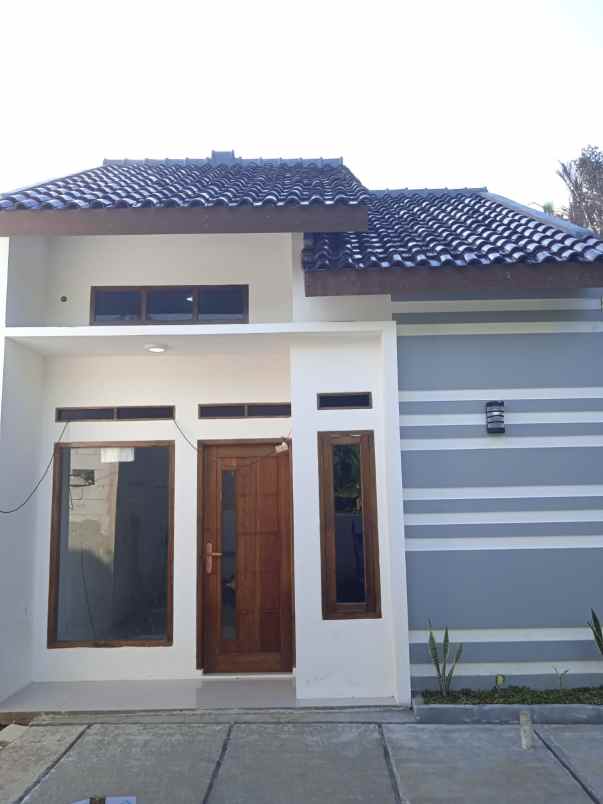 dijual rumah jl taman induk