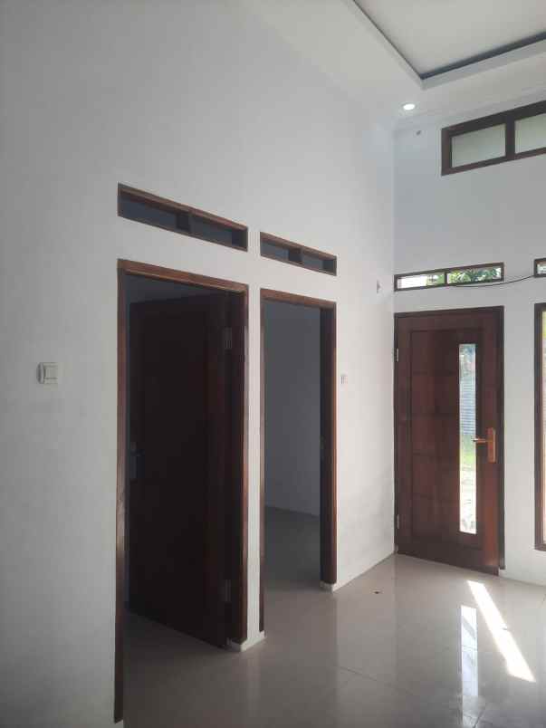 dijual rumah jl taman induk