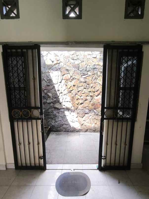 dijual rumah jl tuanku tambusai