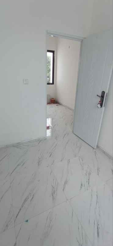 dijual rumah jln raya cilangkap