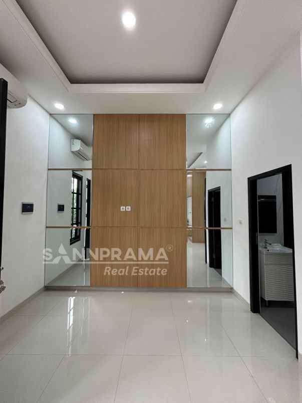 dijual rumah jln raya kramat jati