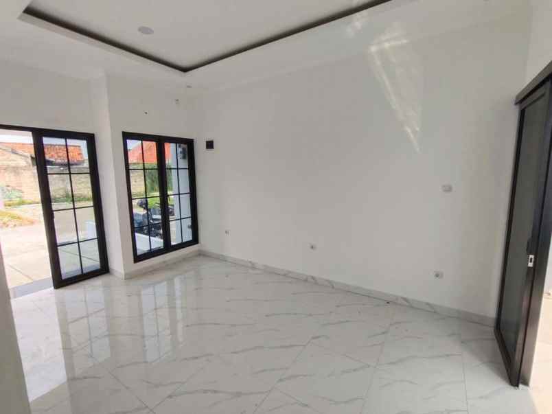 dijual rumah jln raya pramuka mampang depok