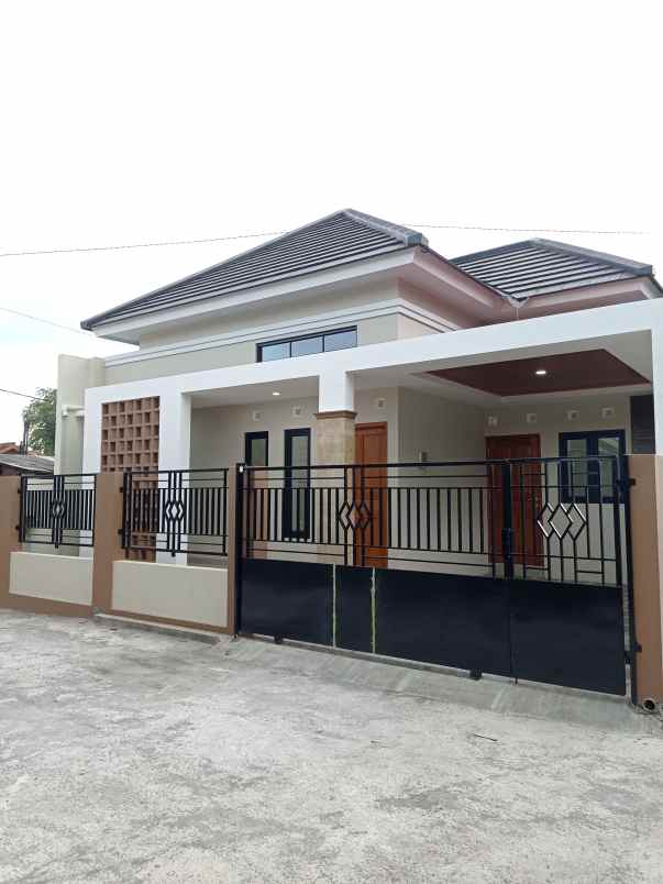 dijual rumah kadirojo purwomartani kalasan