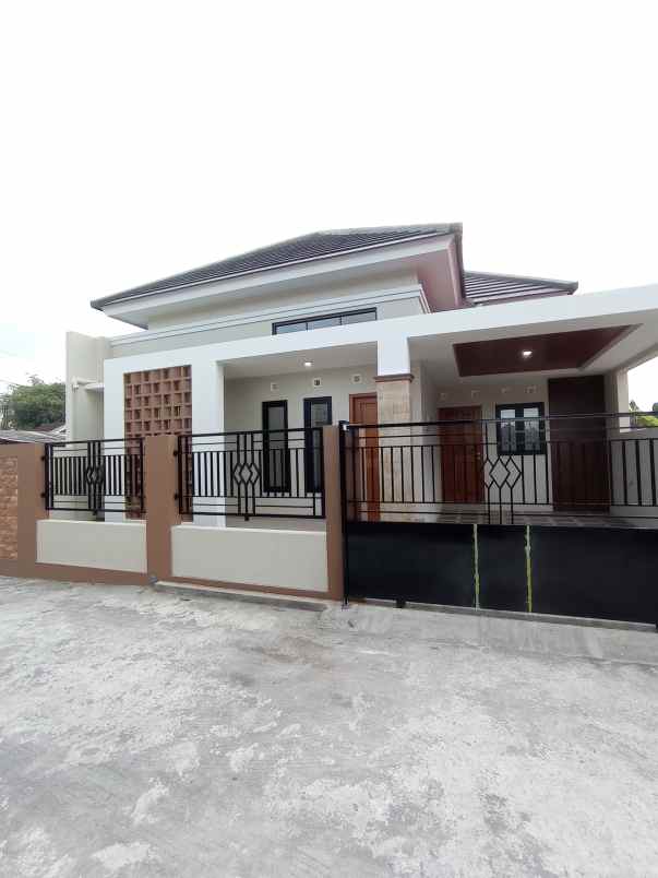 dijual rumah kadirojo purwomartani kalasan