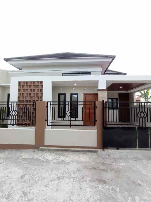 dijual rumah kadirojo purwomartani kalasan