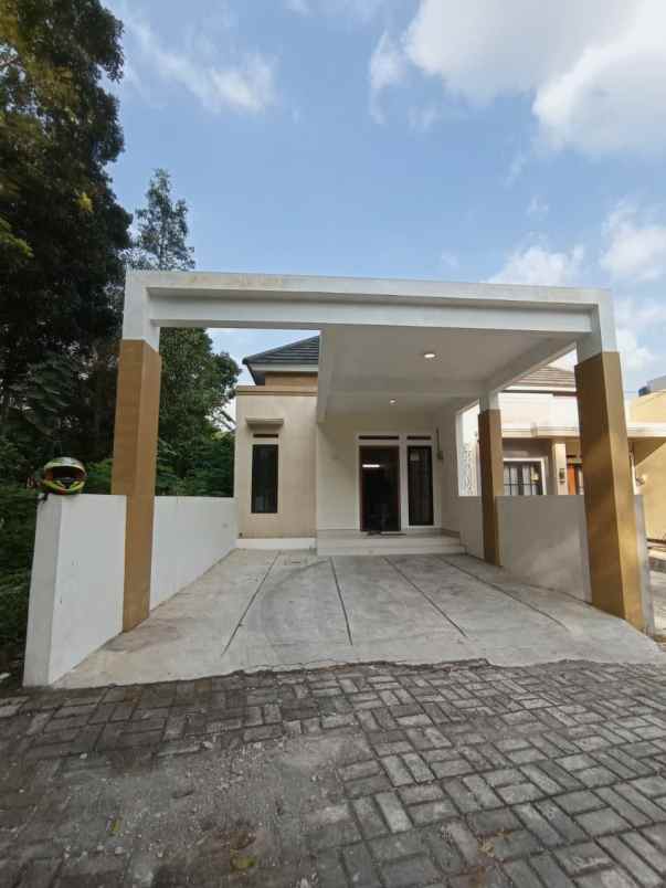 dijual rumah kaliurang km 14