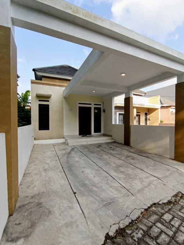 dijual rumah kaliurang km 14