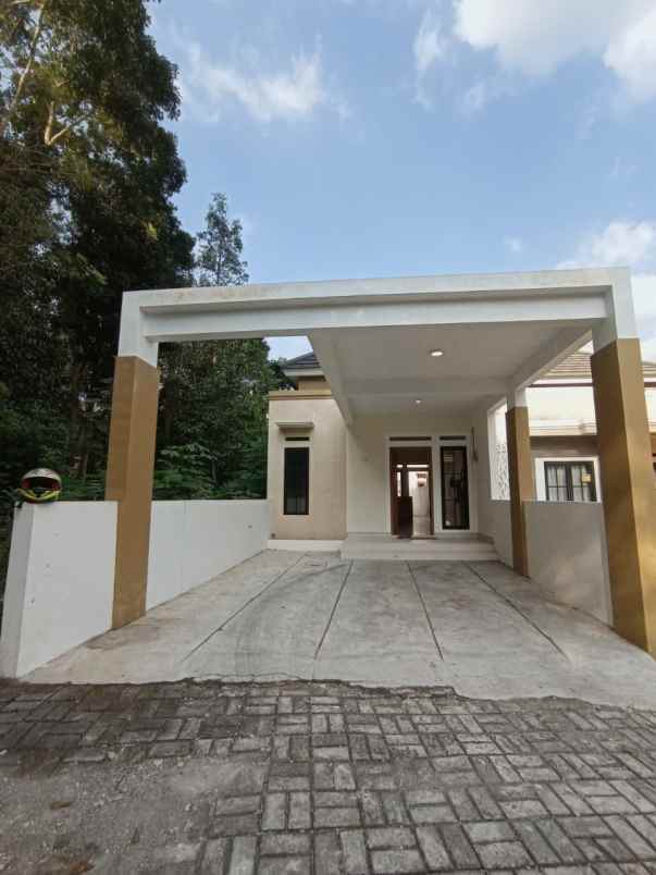 dijual rumah kaliurang km 14