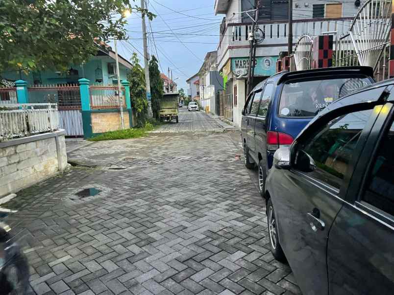 dijual rumah karangan babatan wiyung
