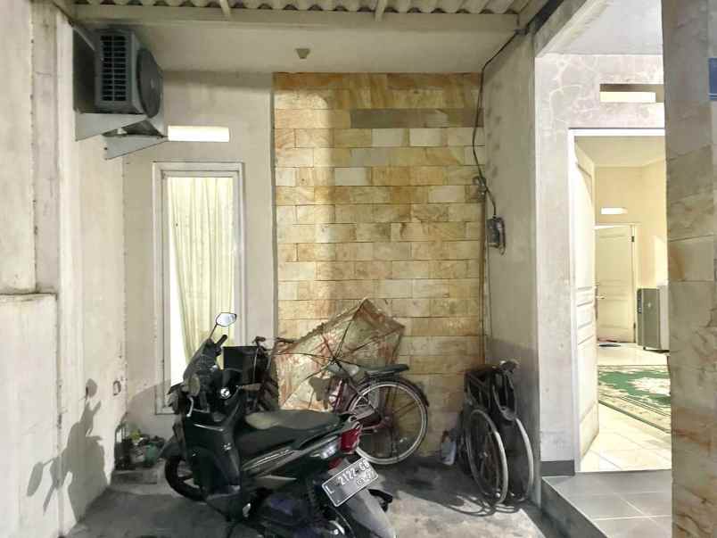 dijual rumah karangan babatan wiyung