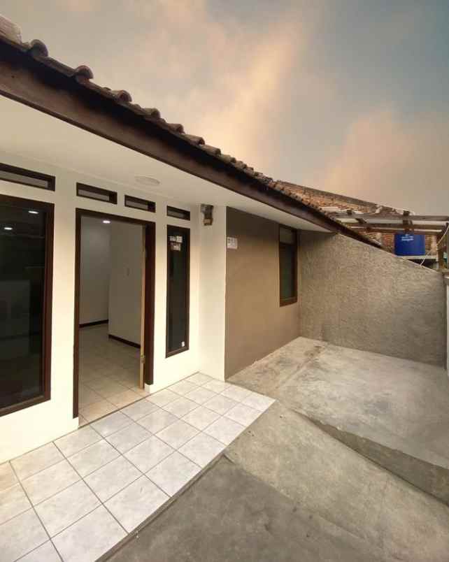 dijual rumah komp laksanana mekar