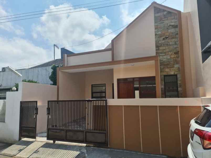 dijual rumah komp pesantren permai