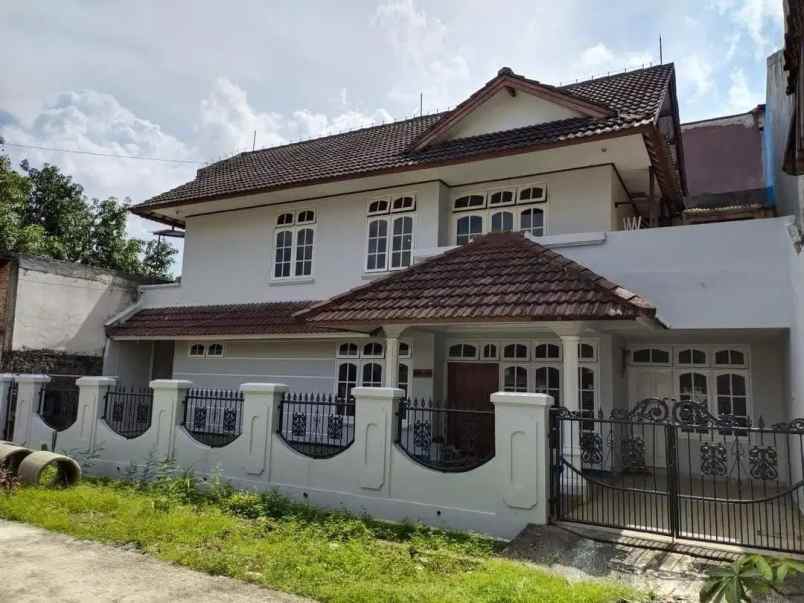 dijual rumah komplek billymoon pondok