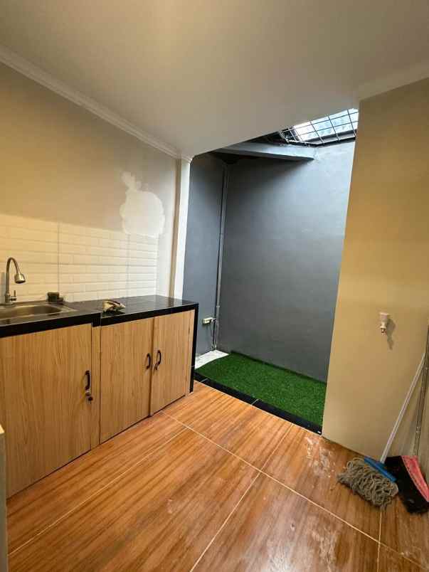 dijual rumah komplek bni sawangan depok