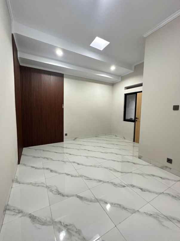 dijual rumah komplek bni sawangan depok