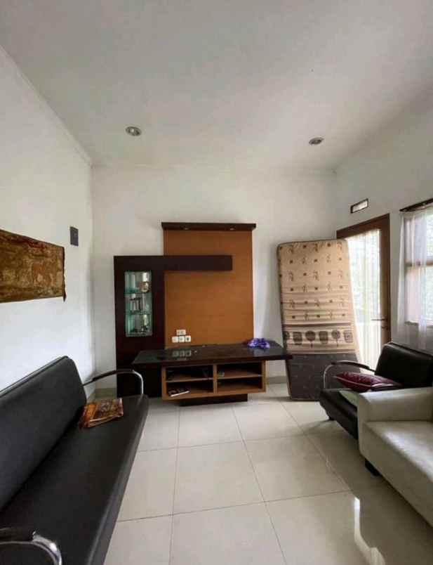 dijual rumah komplek buahbatu regency