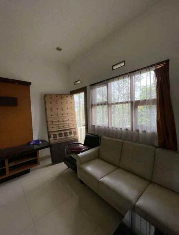 dijual rumah komplek buahbatu regency