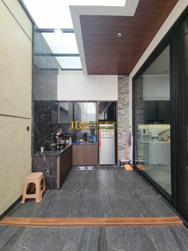 dijual rumah komplek citraland gama