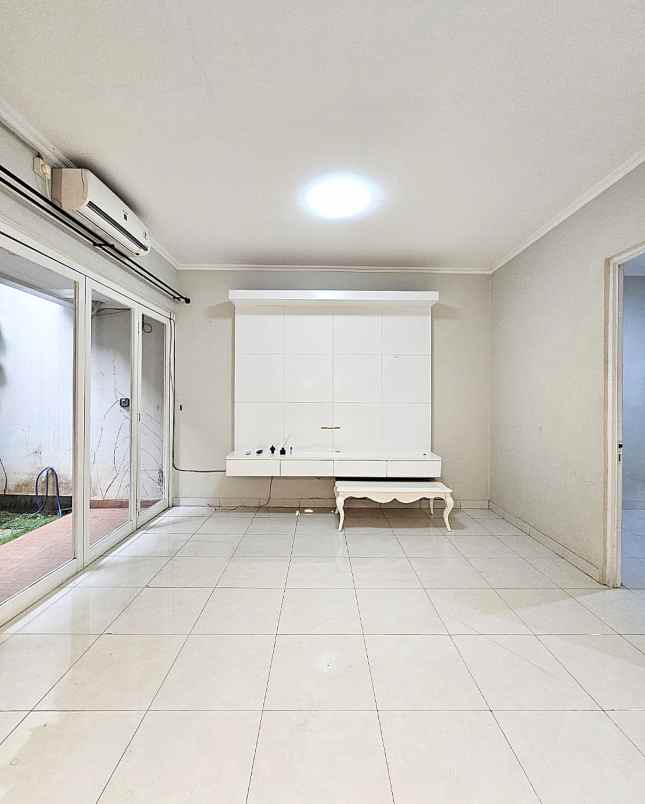 dijual rumah komplek discovery bintaro