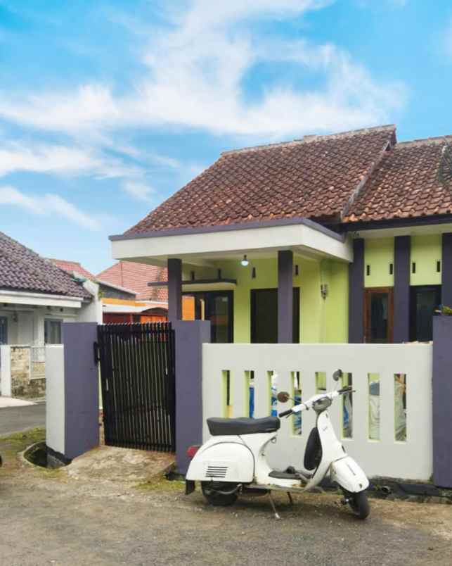 dijual rumah komplek perumahan kemuning