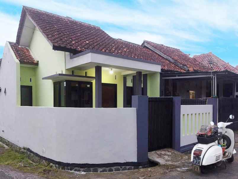 dijual rumah komplek perumahan kemuning