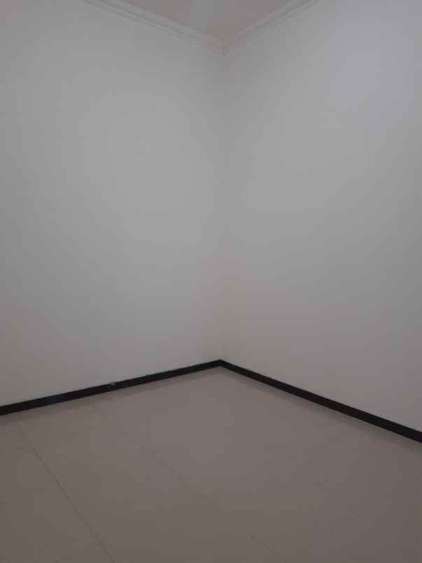 dijual rumah lebak indah