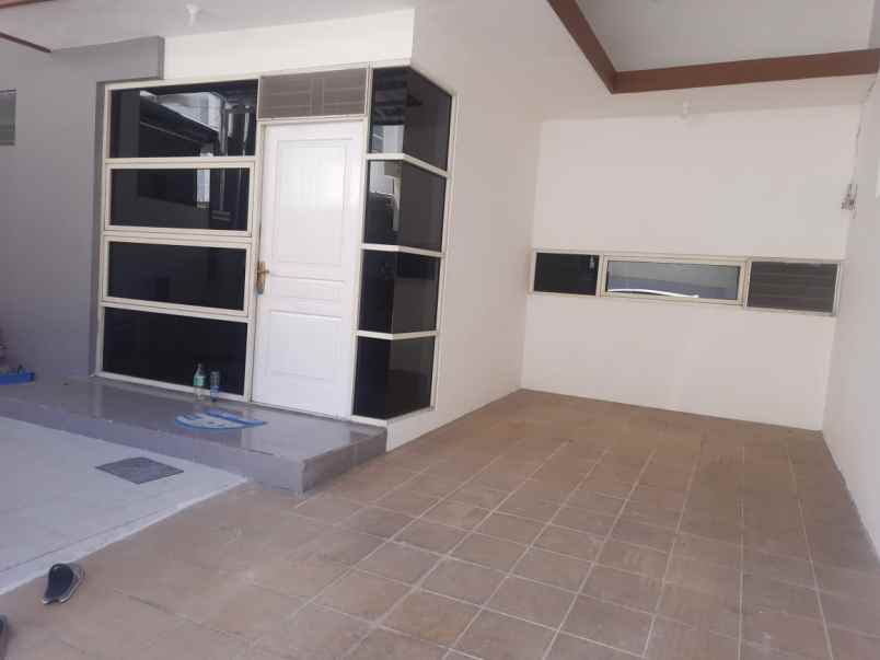 dijual rumah lebak indah town house